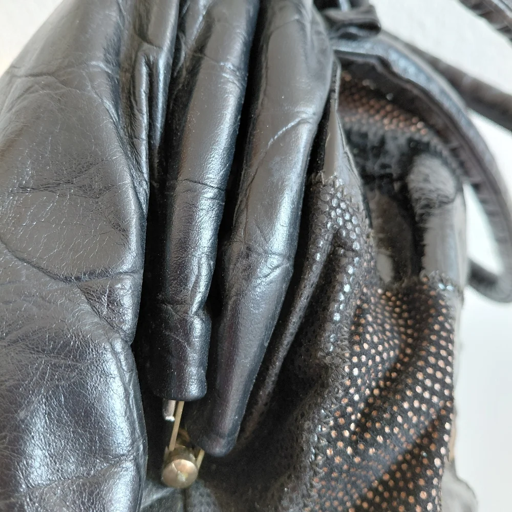 Vintage 1980s Park Avenue Int ? Black Gold Leather Fabrick Handbag Purse .